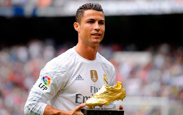 Ronaldo mükafatını terror qurbanlarının ailələrinə bağışladı