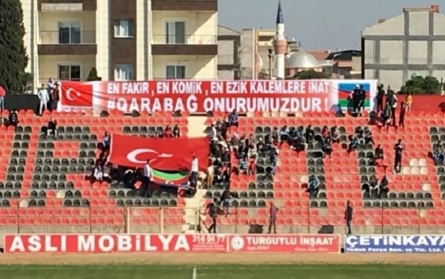 Türkiyə tribunalarında “Qarabağ” plakatı - Fotolar