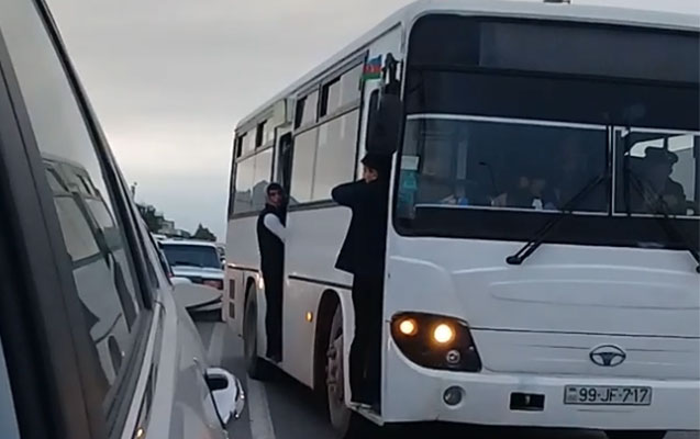 Bakıda avtobus özbaşınalığı - Video