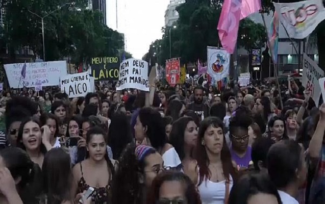 Braziliyada abort qadağan edilir - Qadınlar küçəyə axışdı