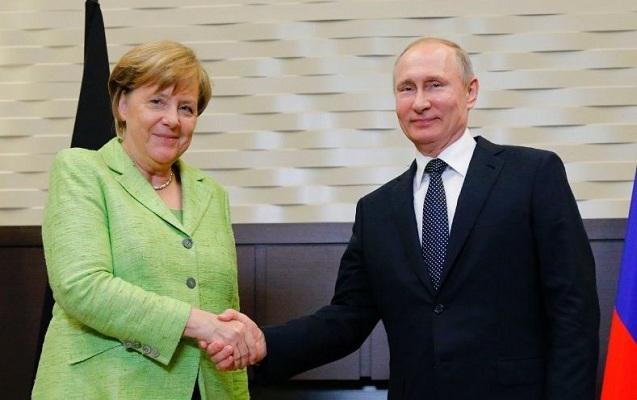 Putin Merkellə görüşdü