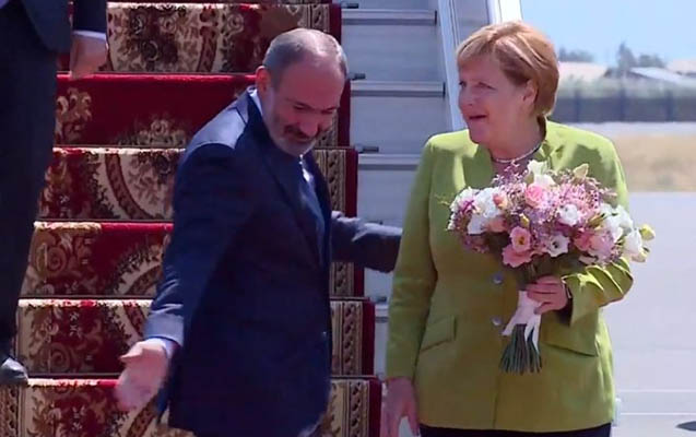 Angela Merkel ilk dəfə Ermənistanda