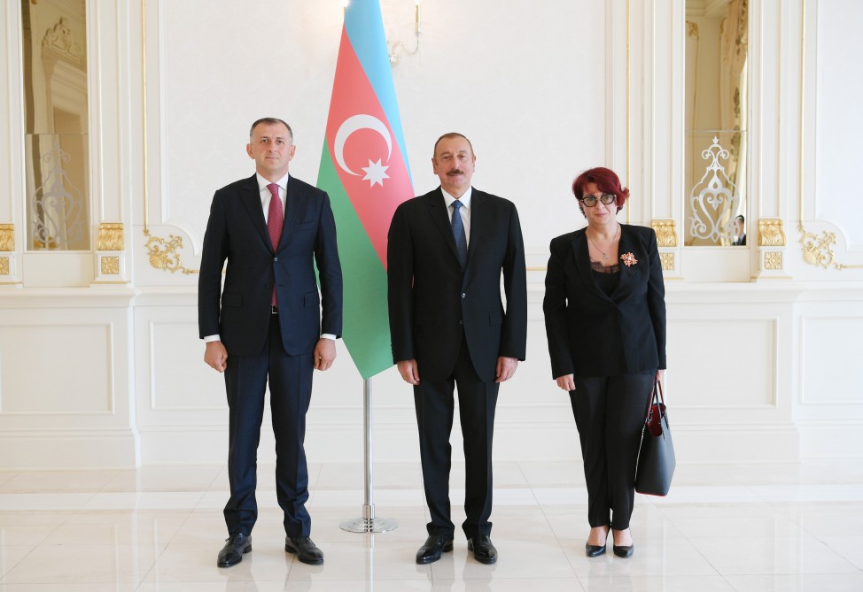 Prezident yeni səfiri qəbul etdi