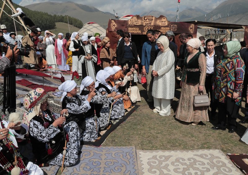 Əminə Ərdoğan Qırçın yaylağında köçəri qadınlarla - Fotolar
