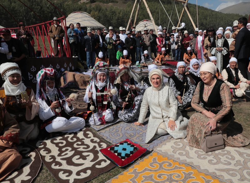 Əminə Ərdoğan Qırçın yaylağında köçəri qadınlarla - Fotolar