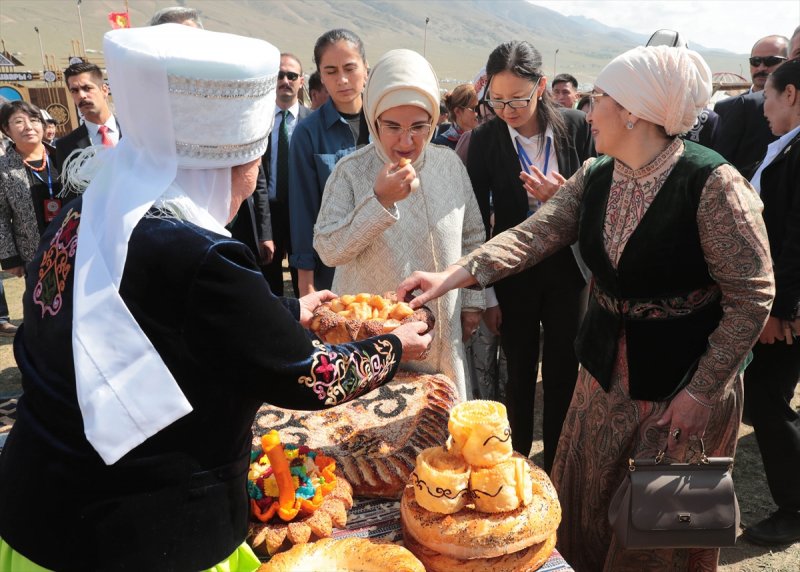 Əminə Ərdoğan Qırçın yaylağında köçəri qadınlarla - Fotolar