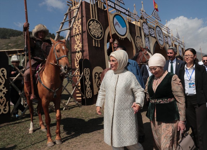 Əminə Ərdoğan Qırçın yaylağında köçəri qadınlarla - Fotolar