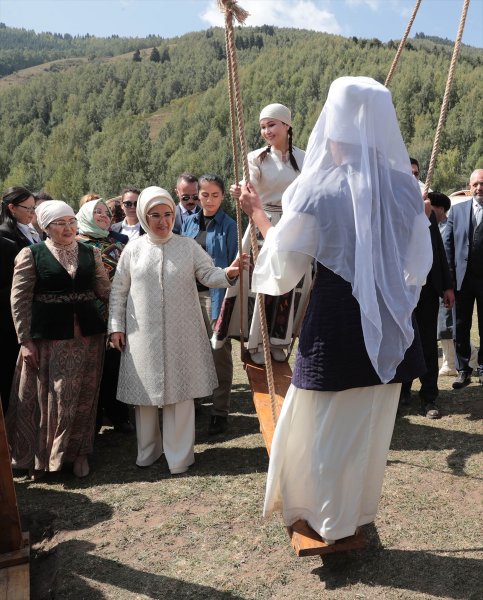 Əminə Ərdoğan Qırçın yaylağında köçəri qadınlarla - Fotolar