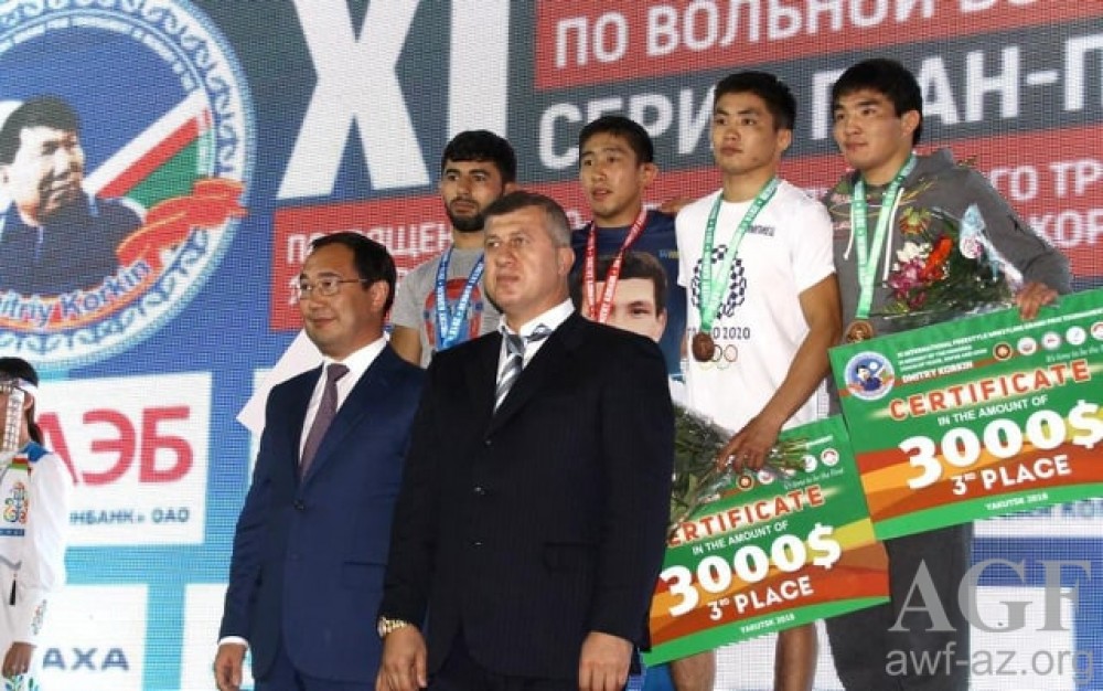 Güləşçilərimiz beynəlxalq turnirdə üç medal qazandı - Fotolar