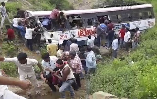 Hindistanda dəhşətli qəza - 55 ölü, 20 yaralı