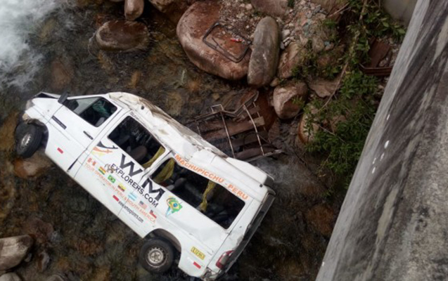 Peruda turistləri daşıyan avtobus qəzaya düşüb