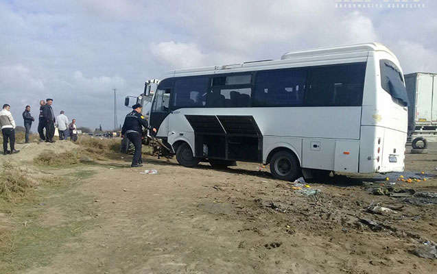 Sumqayıtda avtobus “KamAZ”la toqquşdu - 2 ölü, 15 yaralı+Siyahı+Yenilənib