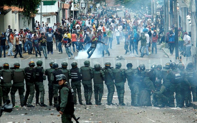 Venesuelada aksiyalarda ölənlərin sayı 16-ya çatdı - Video