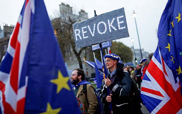 “Brexit” rəsmən təxirə salındı