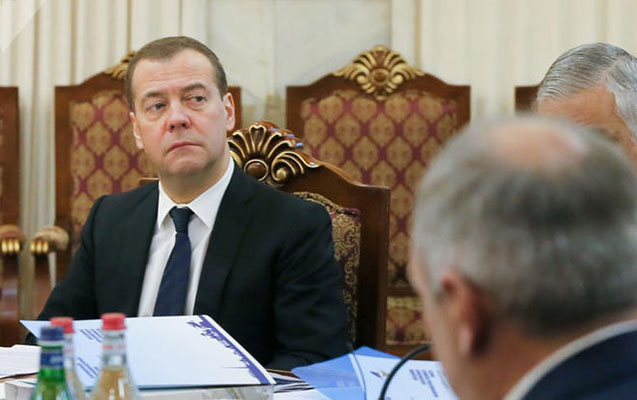 Medvedev Paşinyanı ələ saldı - Video