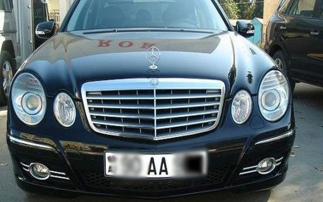 Piyadanı vurub qaçan AA seriyalı “Mercedes” tutuldu