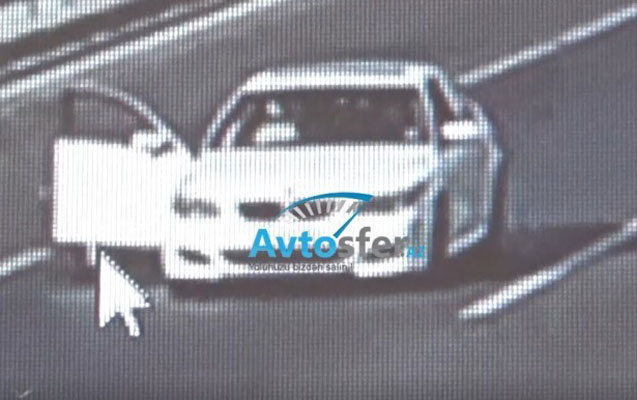 Aeroport yolunda qız özünü “BMW”dən atdı - Video
