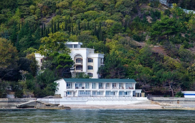 Brejnevin sevimli bağ evi 1,2 milyarda satıldı