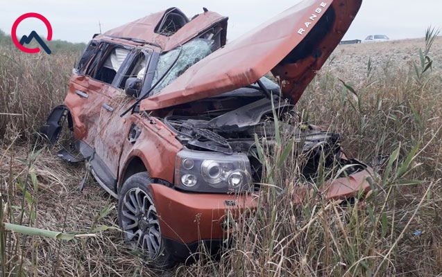 “Range Rover” aşdı - Üç ailə üzvü yaralandı