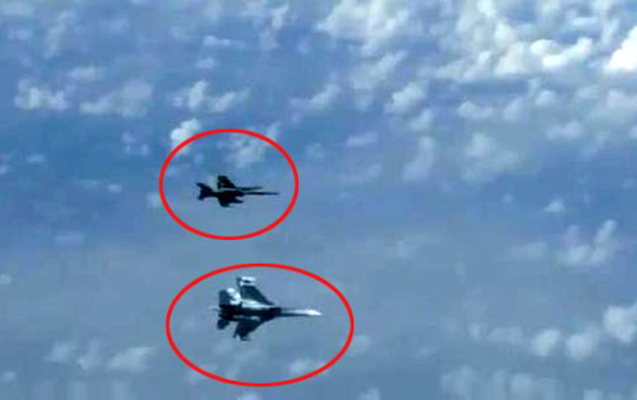 Şoyqunun təyyarəsinə F-18 yaxınlaşdı, SU-27-lər müdaxilə etdi - Video