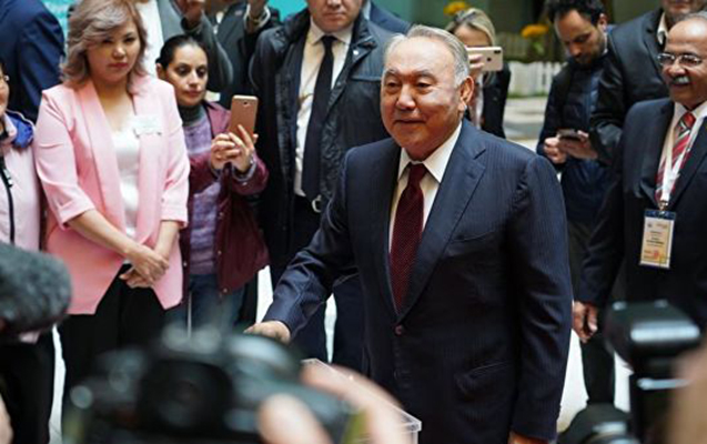 Nazarbayev Rusiyaya getdi