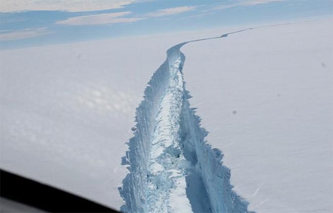 1 trilyon tonluq buz parçası qopdu - 