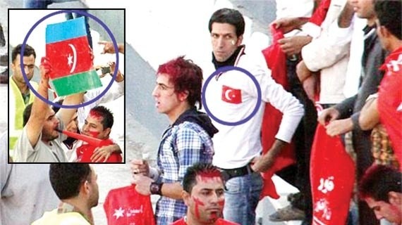 iranda-futbol-azarkesleri-oyuna-azerbaycan-bayragi-ile-geldi-fotolar