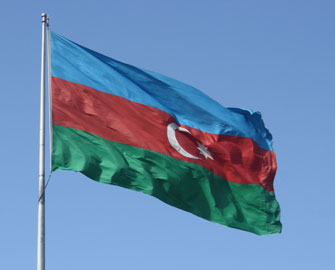 azerbaycan-bir-pille-irelileyib