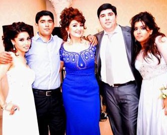 nazperi-dosteliyeva-ve-ailesi-fotosessiya