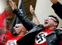alman-neo-fasistleri-mescide-hucum-edibler