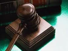 azerbaycanda-tibb-bacisi-herbi-hisseni-mehkemede-uddu