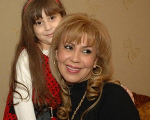 sevda-eliqizi-ve-ailesi-fotosessiya