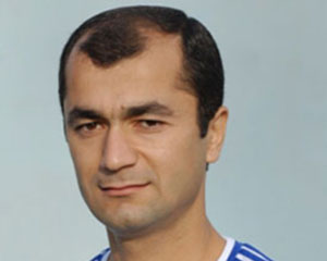 mahmud-qurbanov-daha-bir-futbolcunu-qovdu