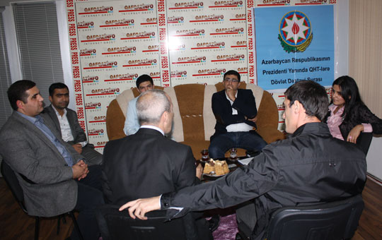 azerbaycanda-is-niye-yoxa-cixib-deyirmi-masa