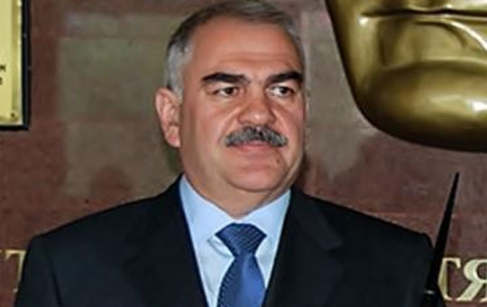 vasif-talibovdan-qadinlara-kitab-hediyyesi-