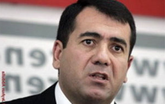 onun-agzinin-ustune-ters-sille-vurmagin-zamani-gelib