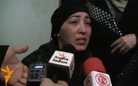 azerbaycanda-esger-anasi-feryad-qoparir-video