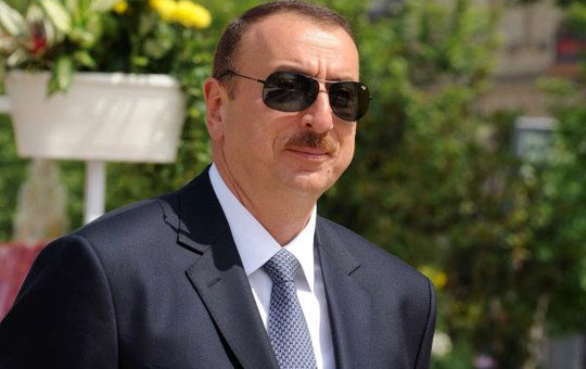 heyder-eliyeve-benzeyen-adam