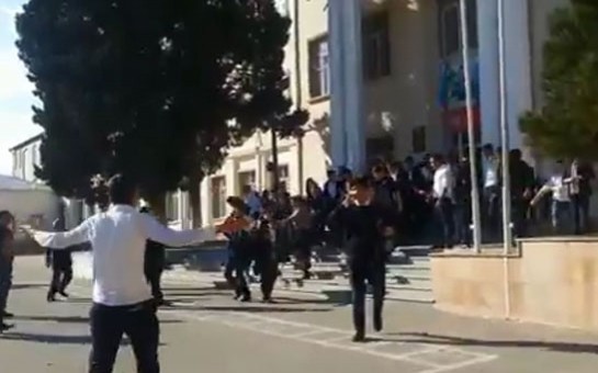 agcabedide-mekteb-direktoru-xadimeni-doyub