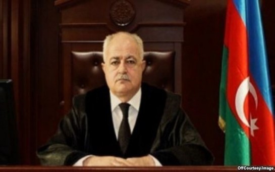 mehkemede-hakimin-hali-pislesdi