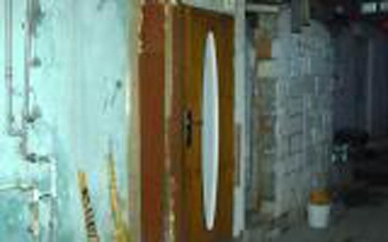 iki-usaqla-ayaqyolunda-yasayan-aile-