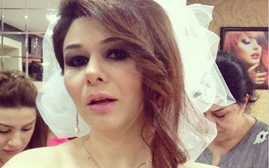 gunel-yeniden-gelinlik-geyindi-