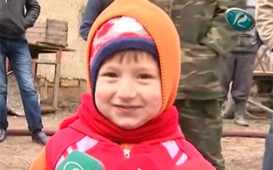 azerbaycanda-kendi-ayaga-qaldiran-balaca-qehreman-