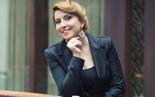 gunay-malikqizi-kitab-yazib