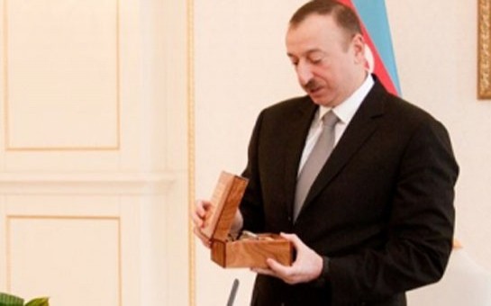 bu-saat-gozeldir-ancaq-men-onu-taxa-bilmerem-