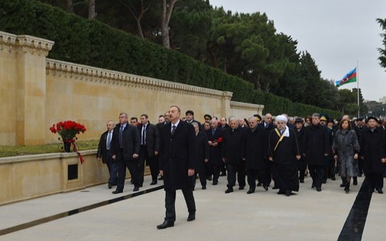 ilham-eliyev-sehidler-xiyabanini-ziyaret-edib-