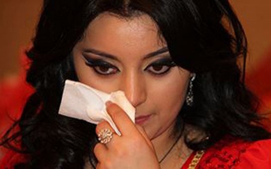 qizi-terane-qumrali-aglatdi-