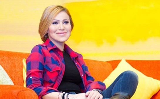 reqsane-bas-nazirle-mahni-oxumaq-isteyir-