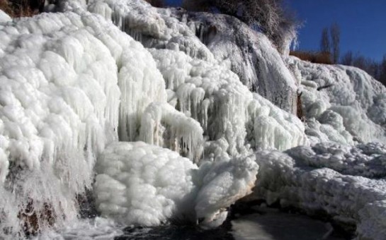 azerbaycanda-selale-dondu-