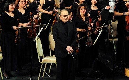 maestro-ennio-morrikonenin-bakida-konserti-kecirildi-